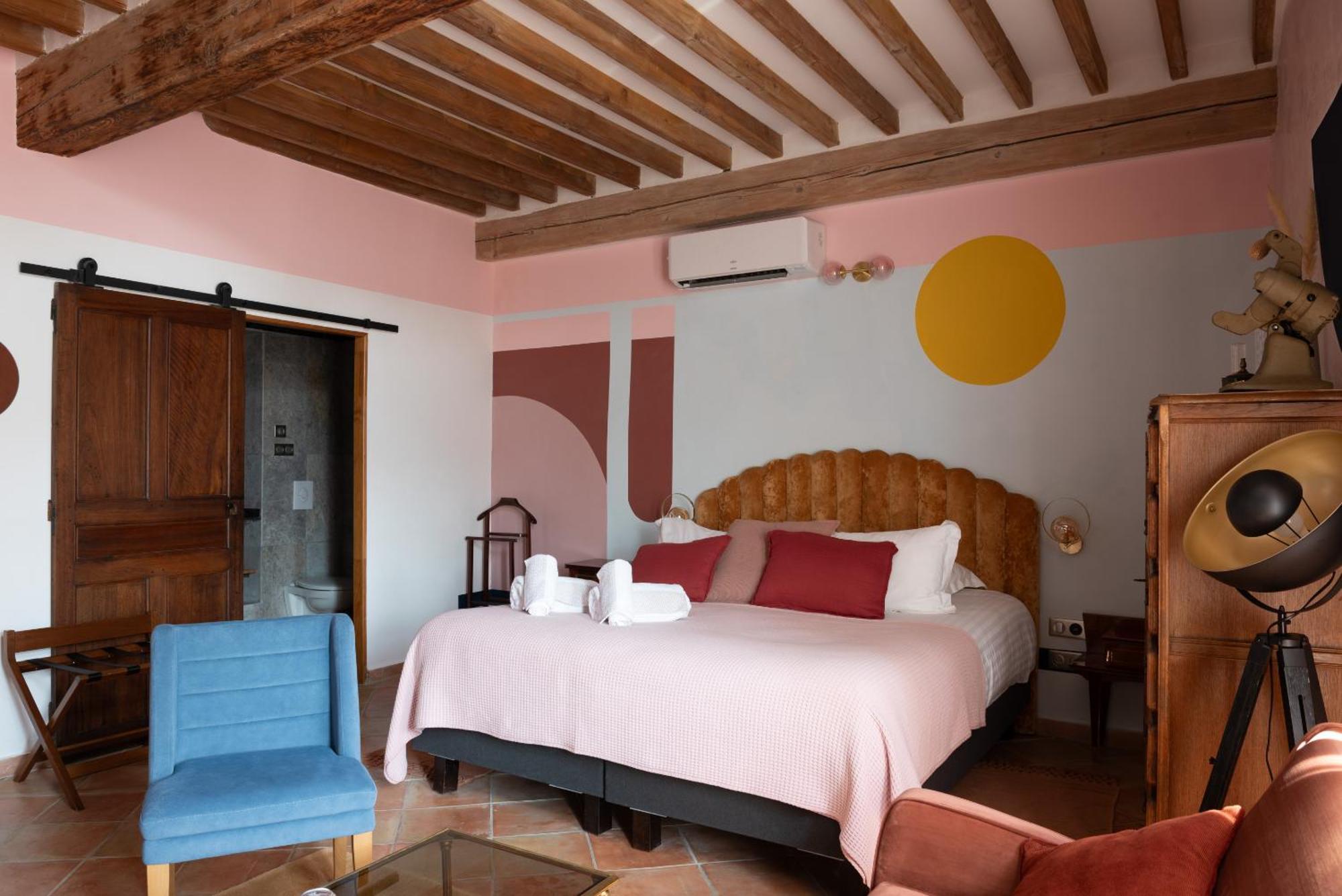 La Maison D'En Bas Des Seigneurs Cucuron Habitación foto