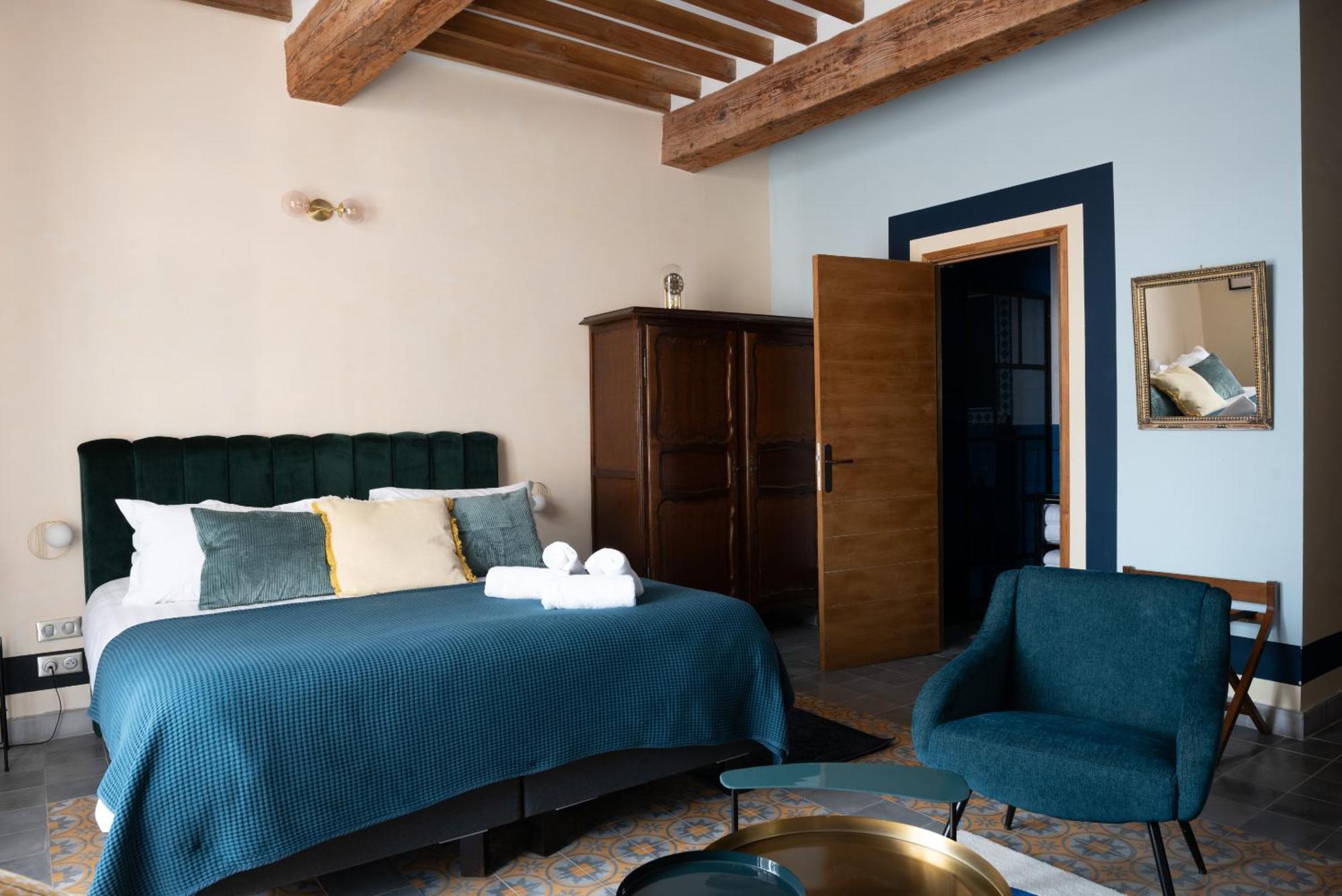 La Maison D'En Bas Des Seigneurs Cucuron Habitación foto