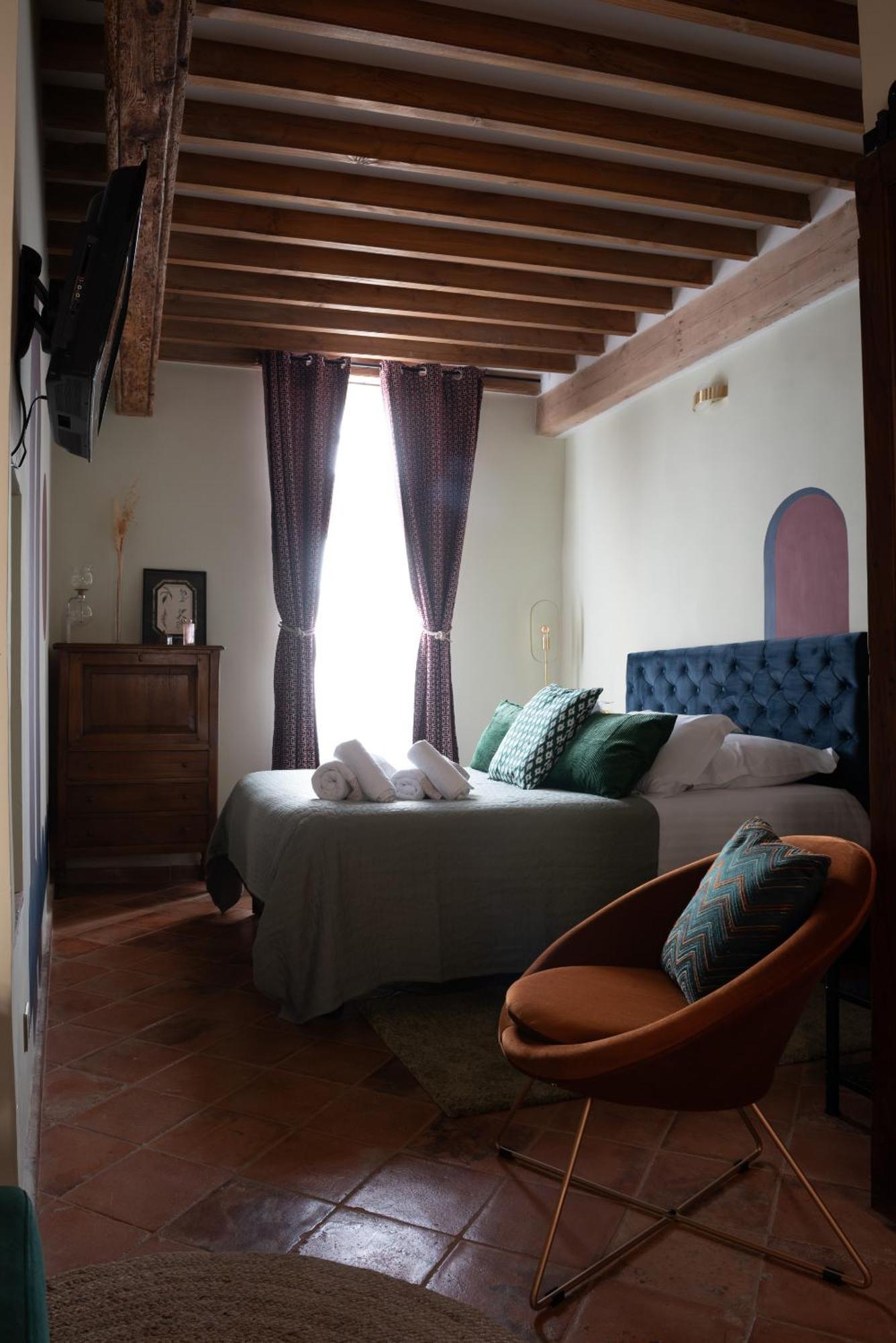 La Maison D'En Bas Des Seigneurs Cucuron Habitación foto