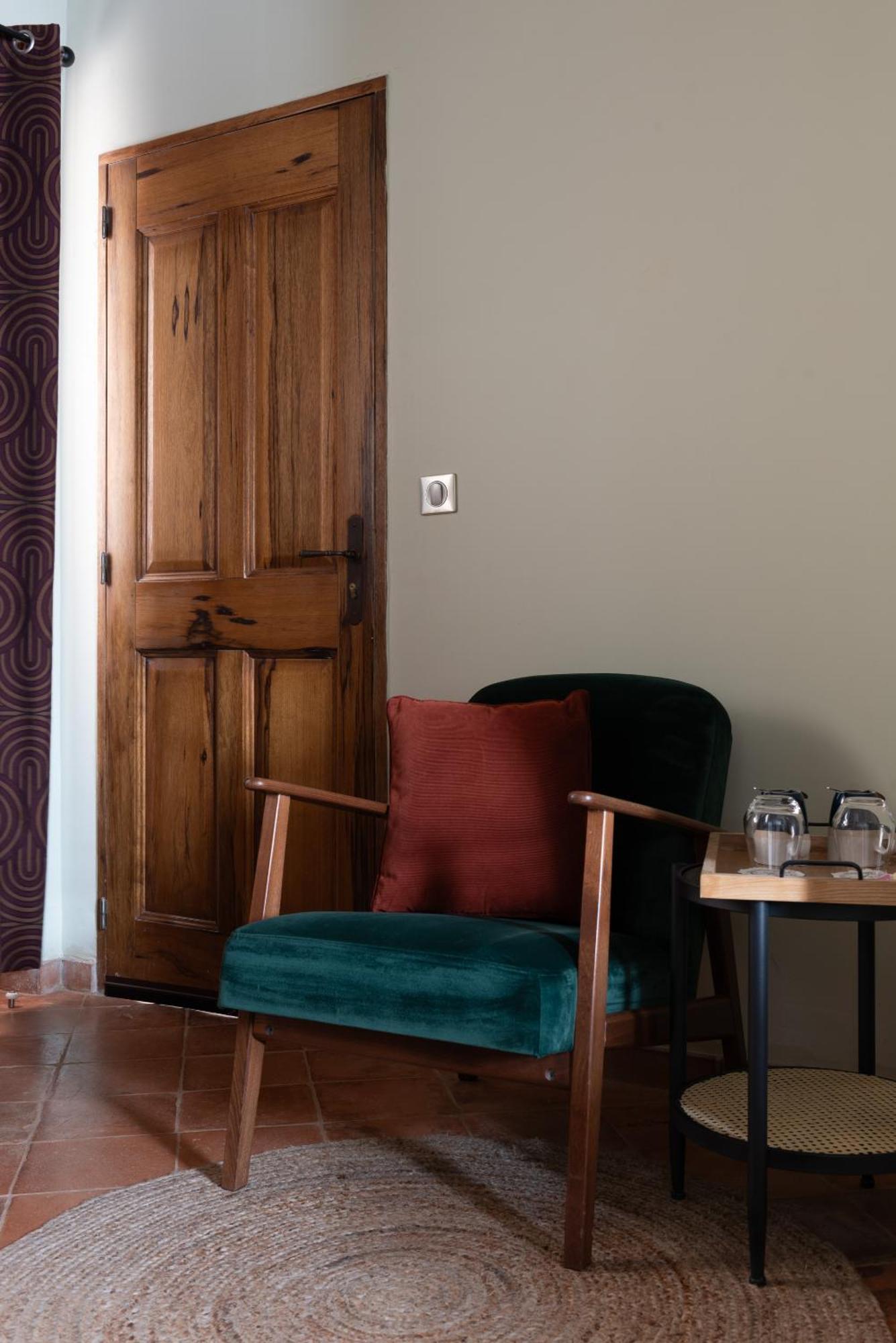 La Maison D'En Bas Des Seigneurs Cucuron Habitación foto