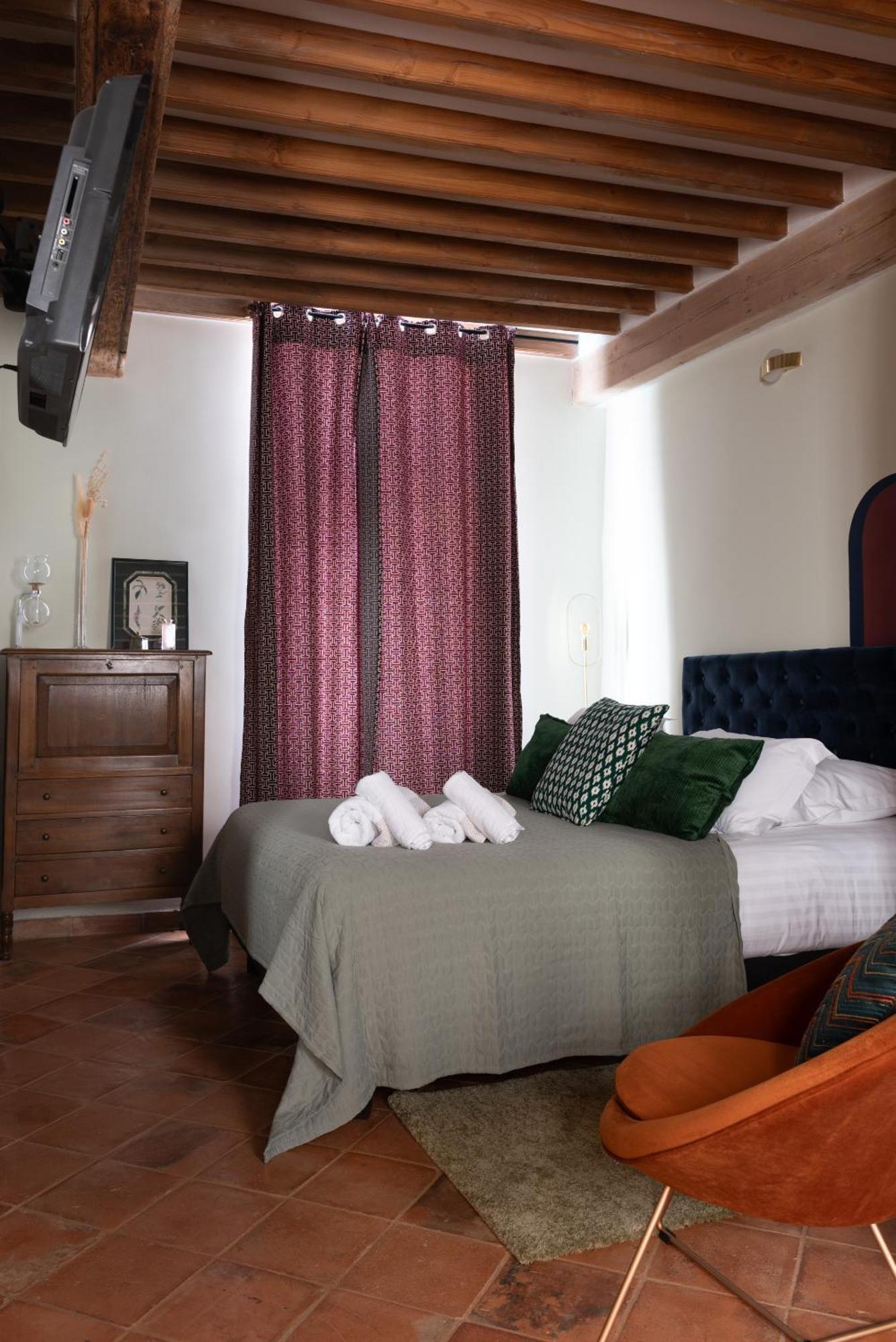 La Maison D'En Bas Des Seigneurs Cucuron Habitación foto