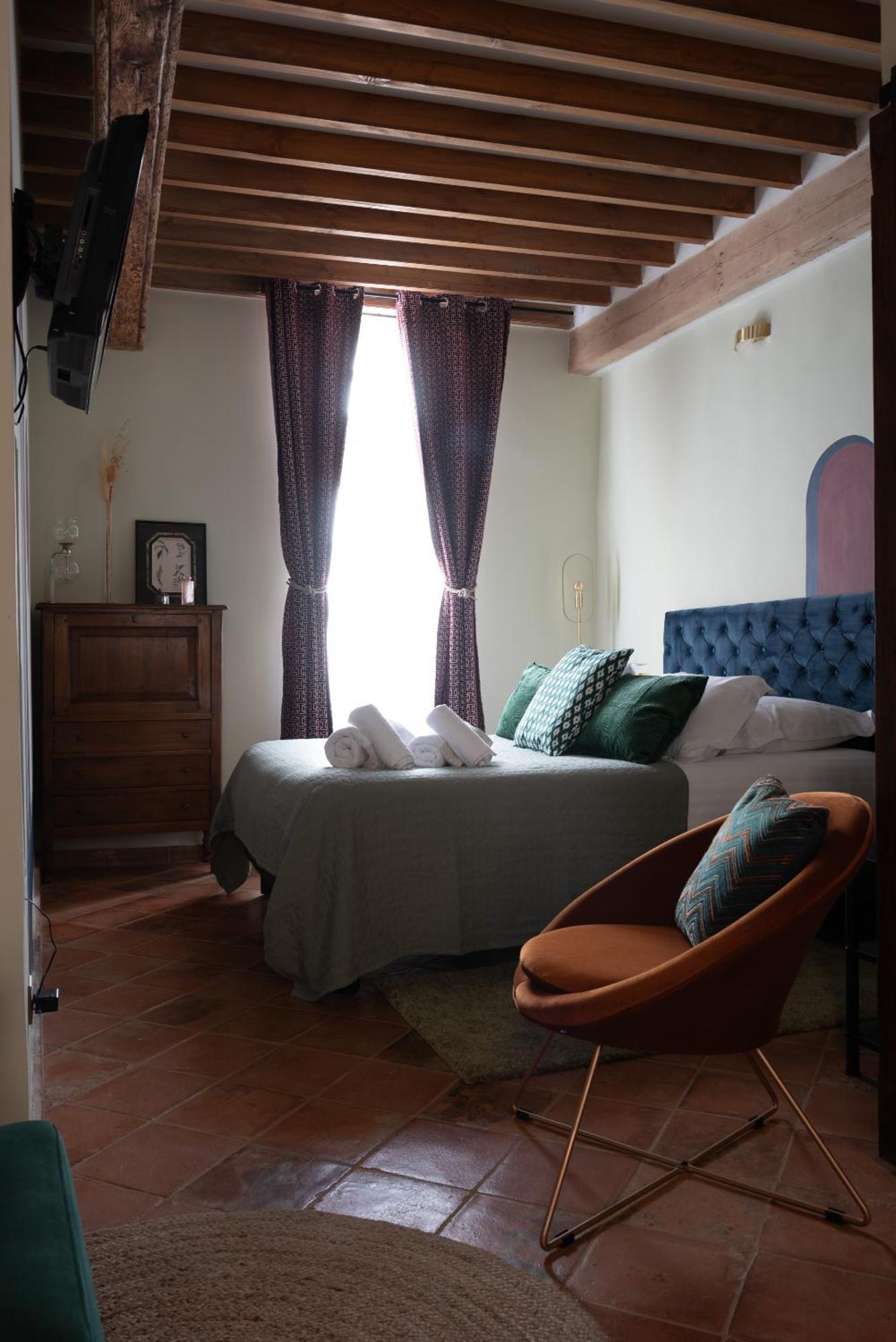 La Maison D'En Bas Des Seigneurs Cucuron Habitación foto